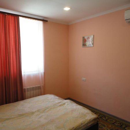 Like Home Guesthouse & Tours Erivan Dış mekan fotoğraf