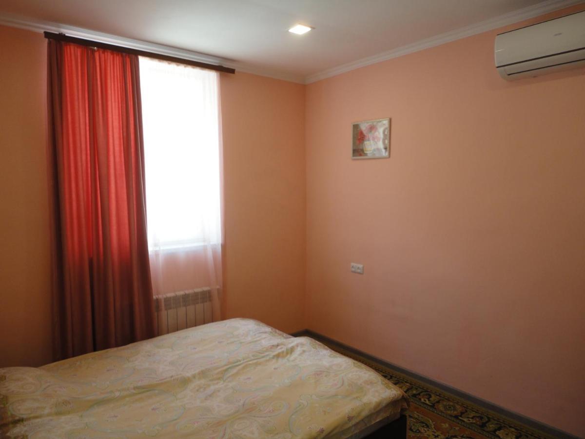 Like Home Guesthouse & Tours Erivan Dış mekan fotoğraf