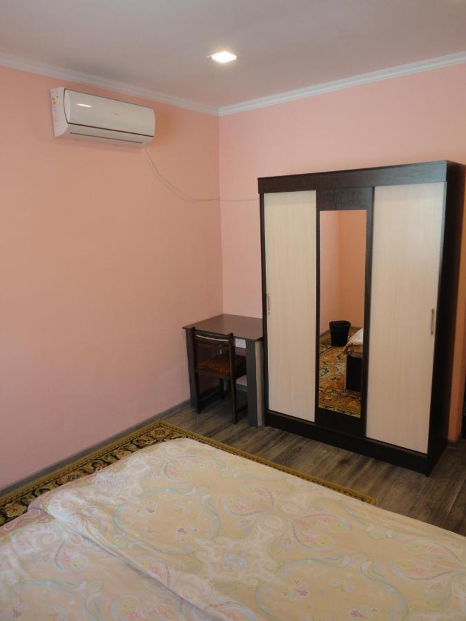 Like Home Guesthouse & Tours Erivan Dış mekan fotoğraf
