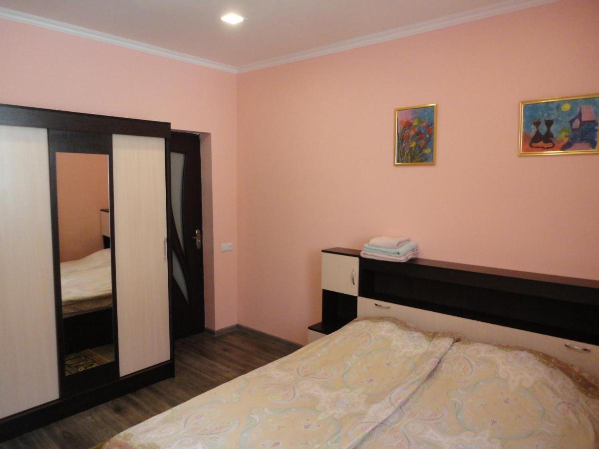 Like Home Guesthouse & Tours Erivan Dış mekan fotoğraf