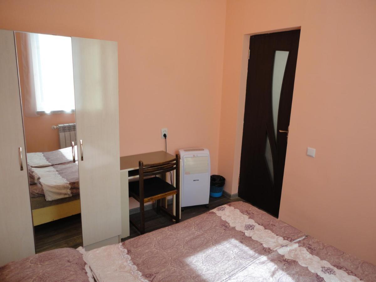 Like Home Guesthouse & Tours Erivan Dış mekan fotoğraf