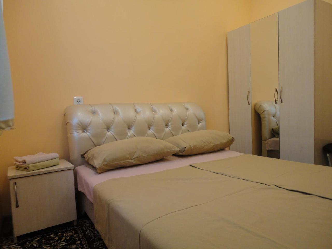 Like Home Guesthouse & Tours Erivan Dış mekan fotoğraf