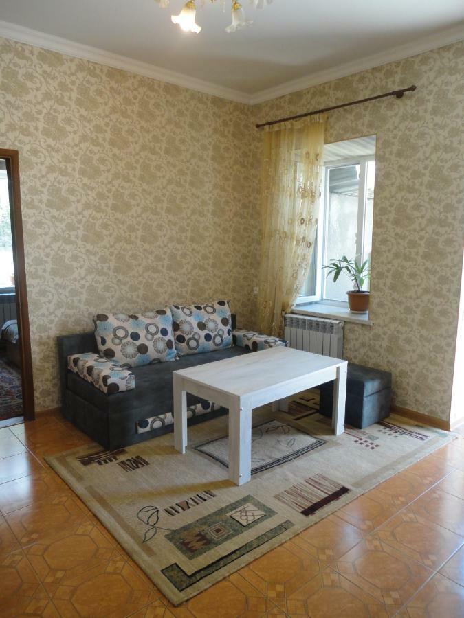 Like Home Guesthouse & Tours Erivan Dış mekan fotoğraf