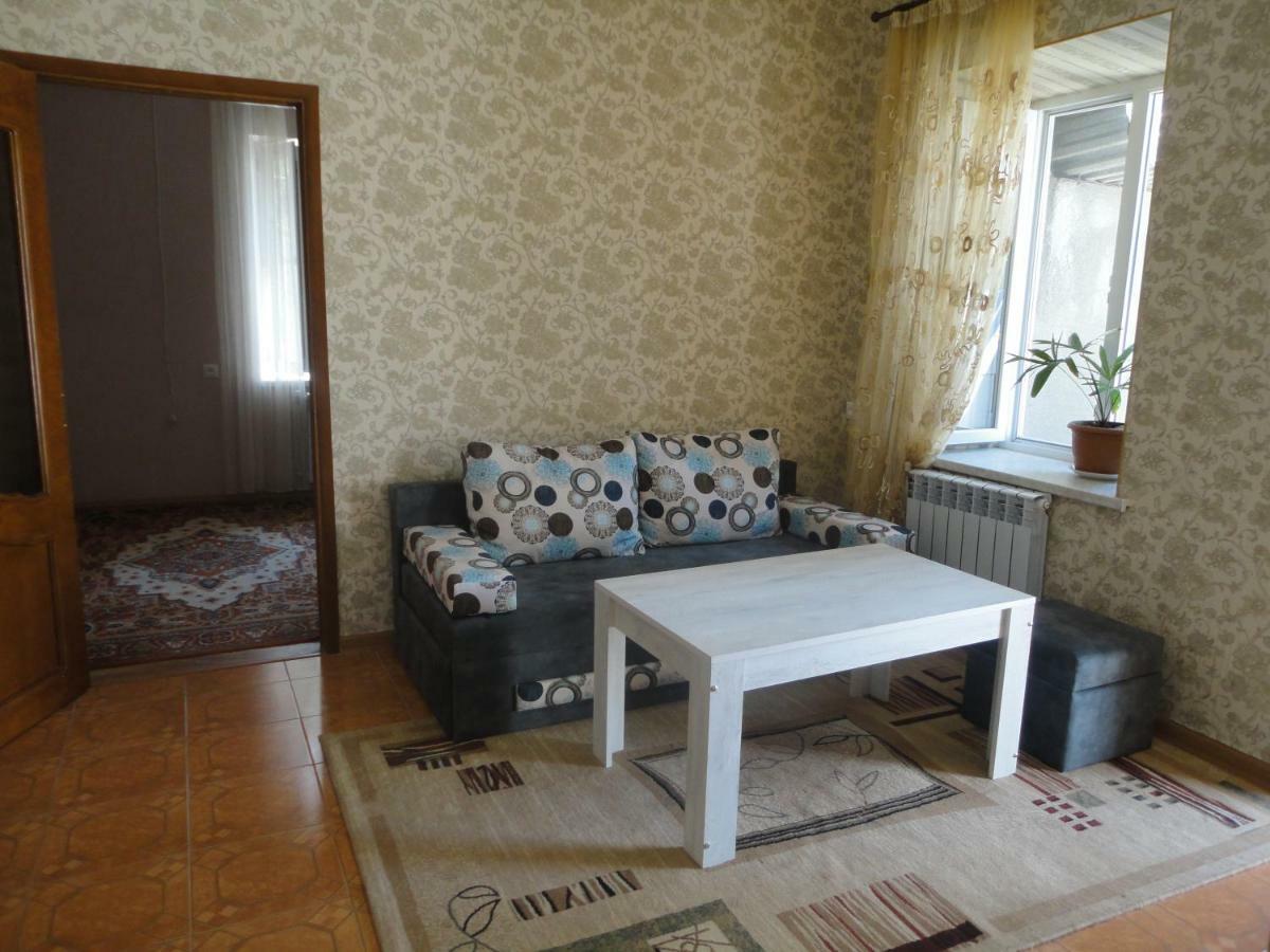 Like Home Guesthouse & Tours Erivan Dış mekan fotoğraf